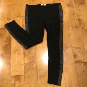 High waisted legging with faux leather side panel